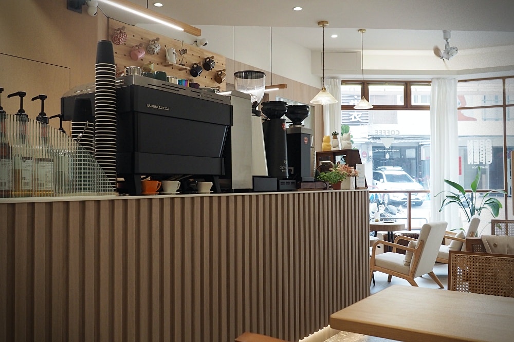 台中北屯 | 青燕焙煎所 AOIWA Coffee。手作牛肉麵/自家烘焙咖啡/台中捷運文心中清站