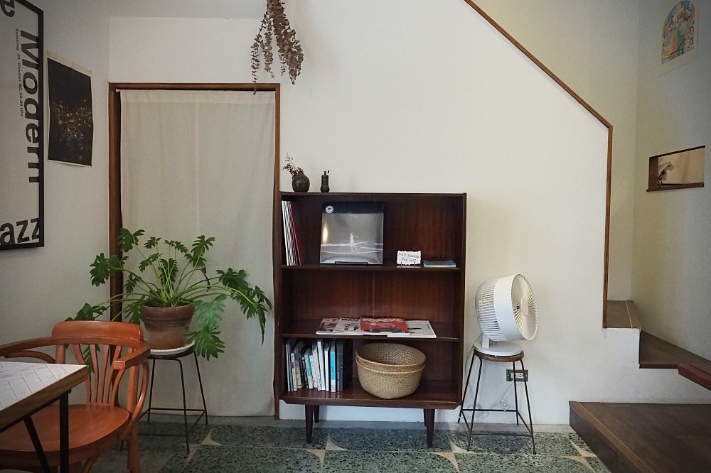 嘉義 | 咖啡一派 The Coffee Folks。音樂電影咖啡/南洋風味星馬美食/老派咖啡館