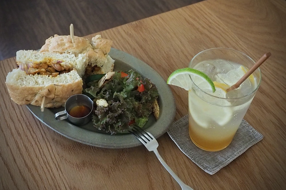 嘉義 | 咖啡一派 The Coffee Folks。音樂電影咖啡/南洋風味星馬美食/老派咖啡館