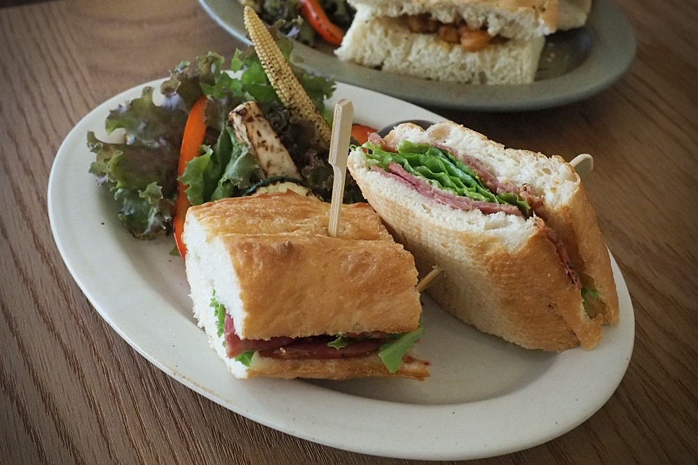 嘉義 | 咖啡一派 The Coffee Folks。音樂電影咖啡/南洋風味星馬美食/老派咖啡館