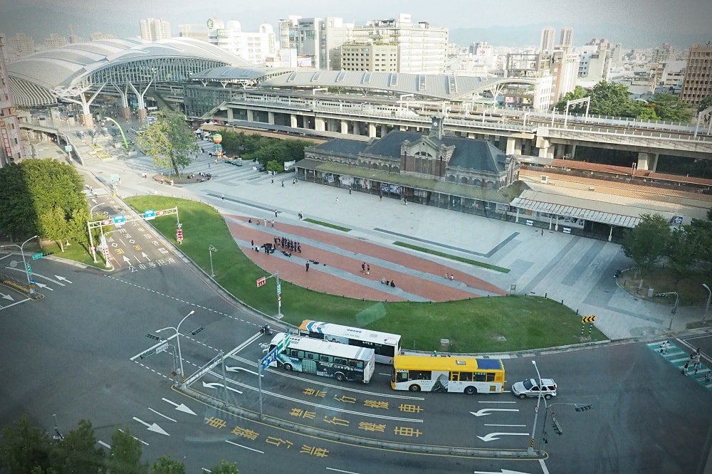 台中市 | 路得行旅國際青年旅館。文青質感旅店/Room Room市集/台中車站對面