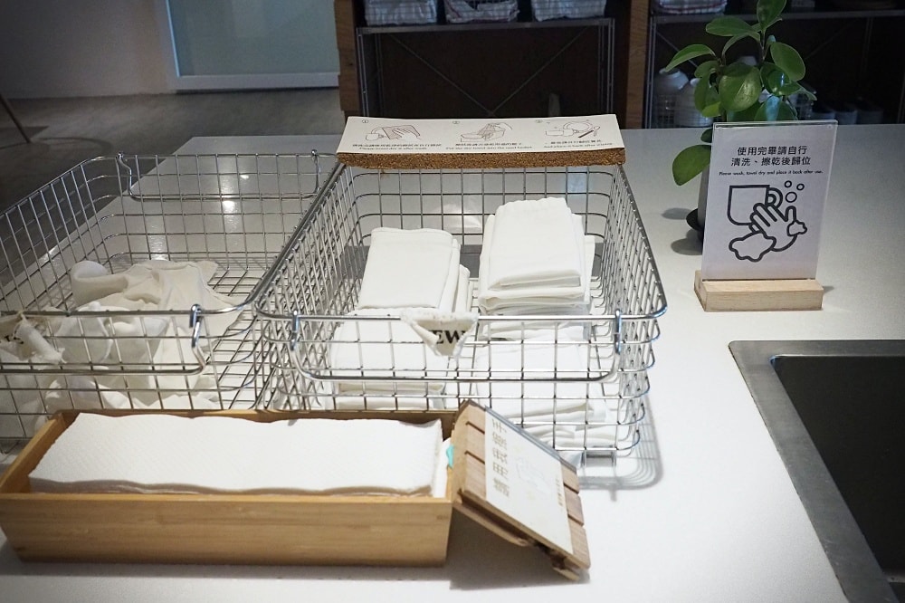 台中市 | 路得行旅國際青年旅館。文青質感旅店/Room Room市集/台中車站對面