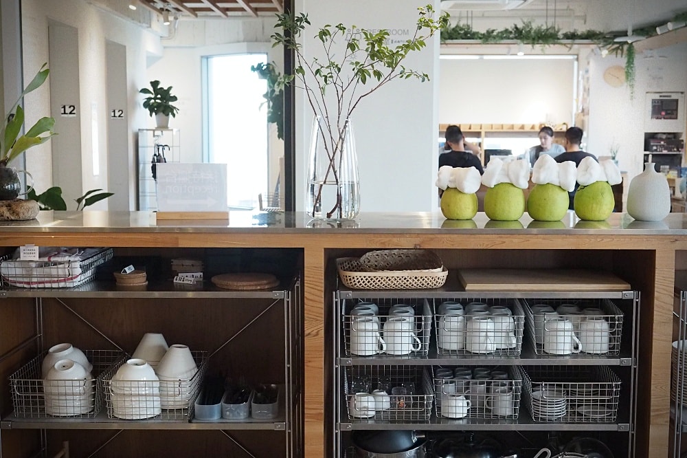 台中市 | 路得行旅國際青年旅館。文青質感旅店/Room Room市集/台中車站對面