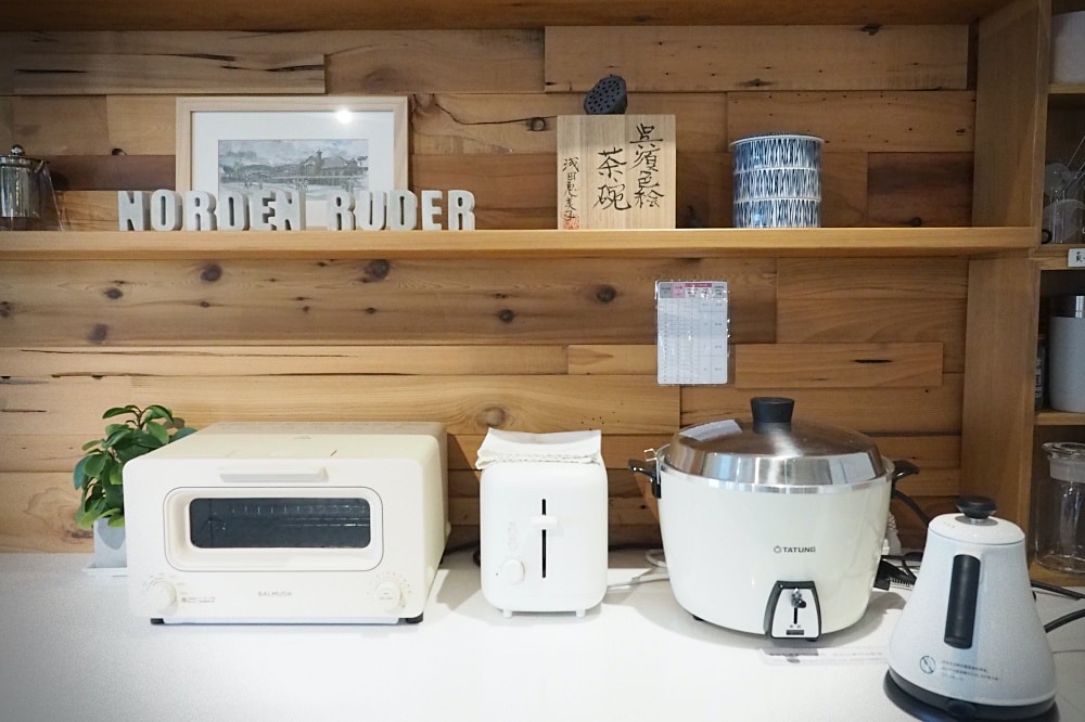 台中市 | 路得行旅國際青年旅館。文青質感旅店/Room Room市集/台中車站對面