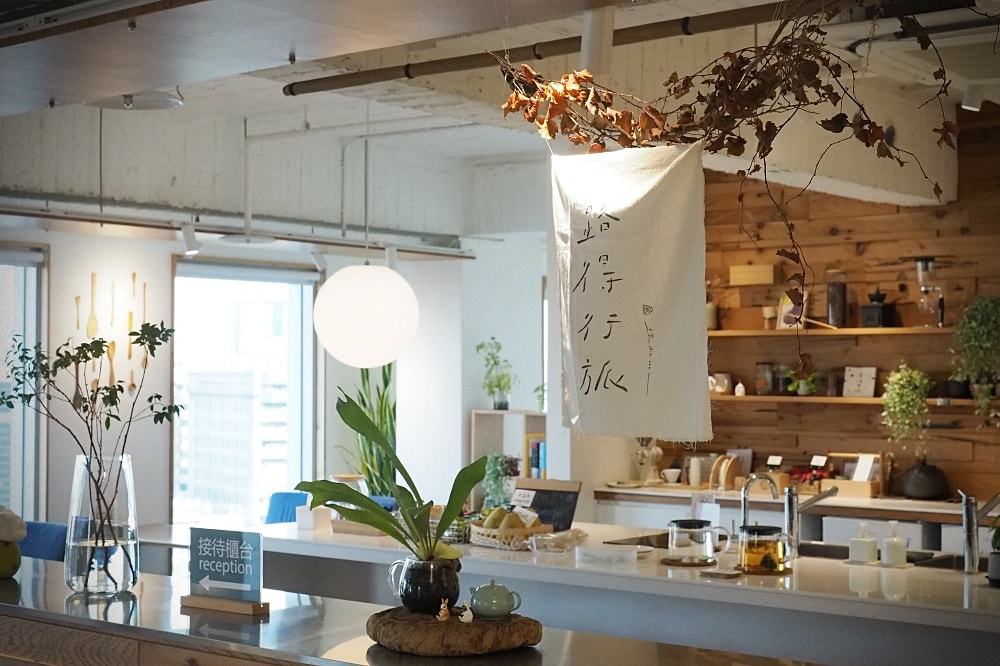 台中市 | 路得行旅國際青年旅館。文青質感旅店/Room Room市集/台中車站對面