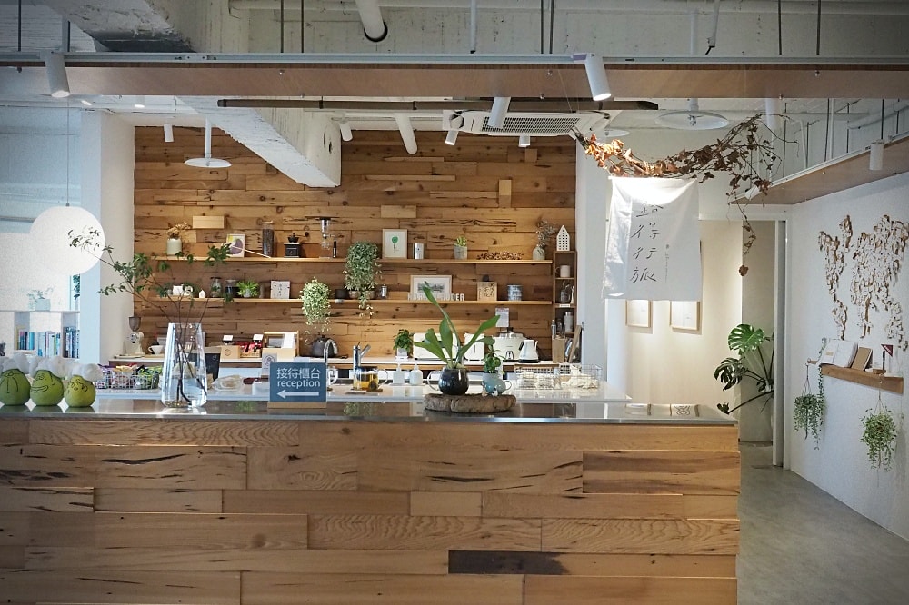 台中市 | 路得行旅國際青年旅館。文青質感旅店/Room Room市集/台中車站對面