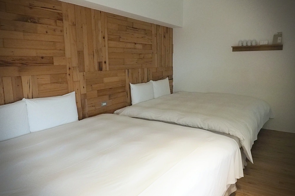 台中市 | 路得行旅國際青年旅館。文青質感旅店/Room Room市集/台中車站對面