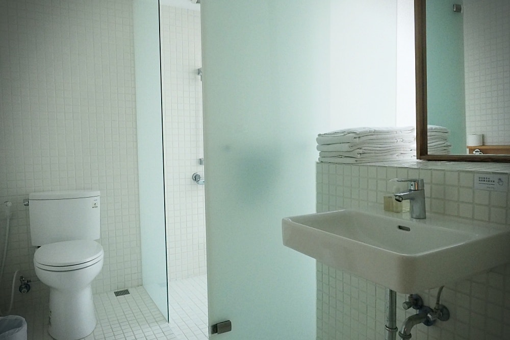 台中市 | 路得行旅國際青年旅館。文青質感旅店/Room Room市集/台中車站對面