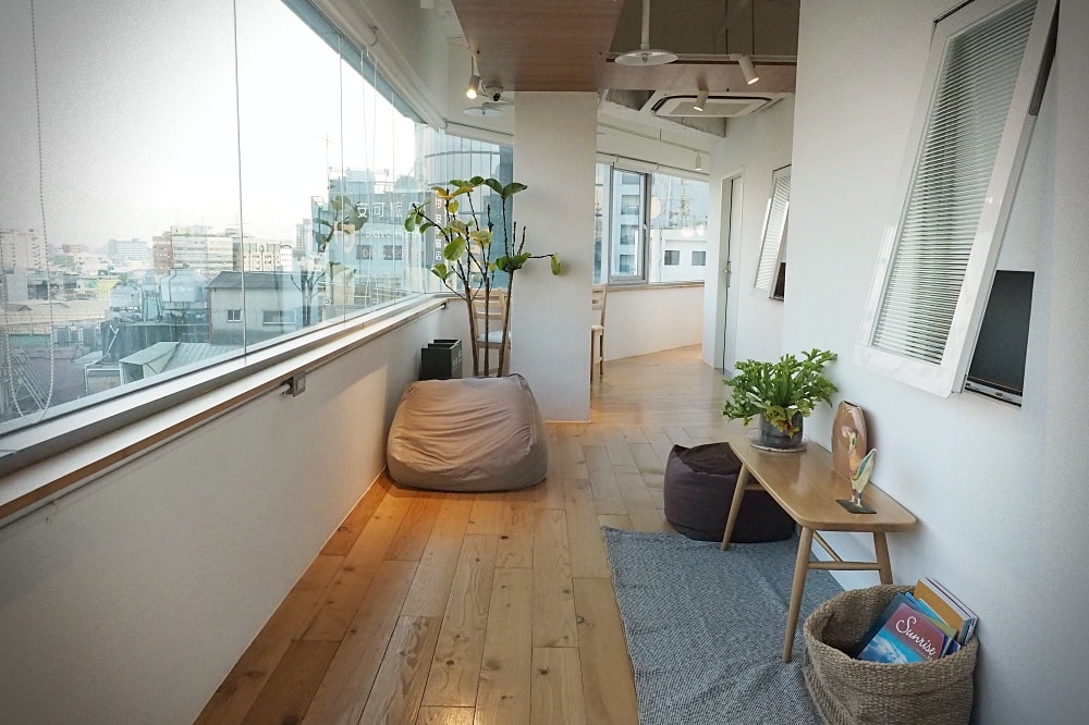 台中市 | 路得行旅國際青年旅館。文青質感旅店/Room Room市集/台中車站對面