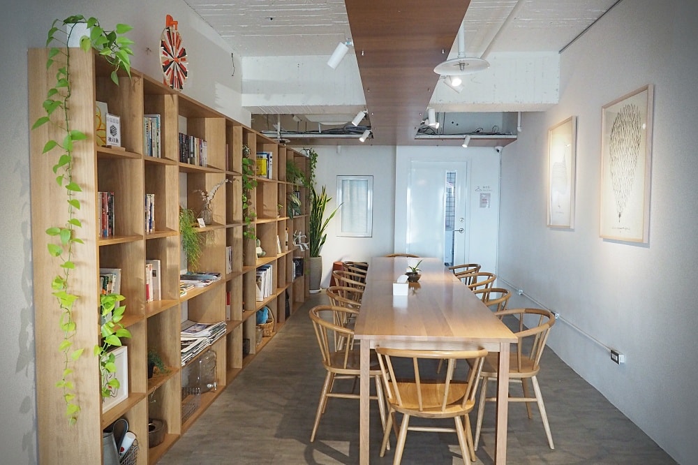 台中市 | 路得行旅國際青年旅館。文青質感旅店/Room Room市集/台中車站對面