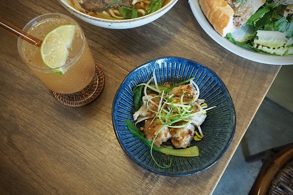 花蓮市 | 南島百合Lily Of Island Eatery（已搬遷）。南島風情早午餐/家傳牛肉麵/森林系老宅