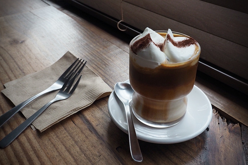 台北中山 | 點二咖啡 •2 coffee studio。必點人氣奶油卡布/小眼睛巧克力戚風/老公寓咖啡