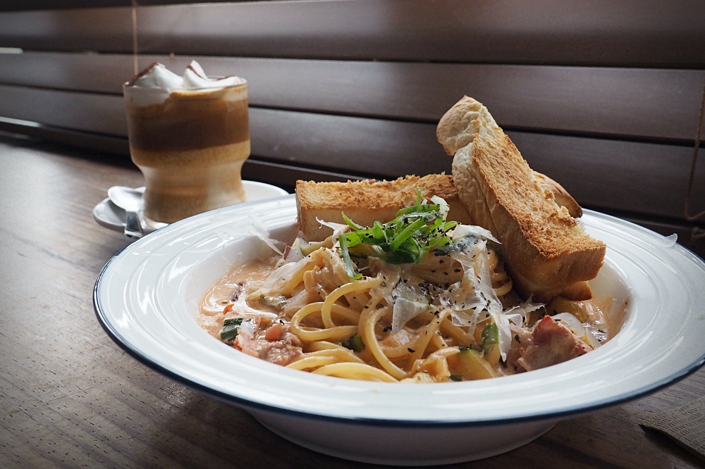 台北中山 | 點二咖啡 •2 coffee studio。必點人氣奶油卡布/小眼睛巧克力戚風/老公寓咖啡