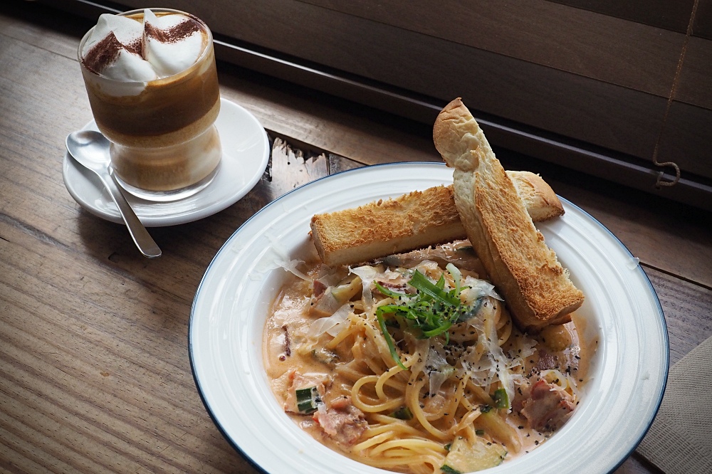 台北中山 | 點二咖啡 •2 coffee studio。必點人氣奶油卡布/小眼睛巧克力戚風/老公寓咖啡