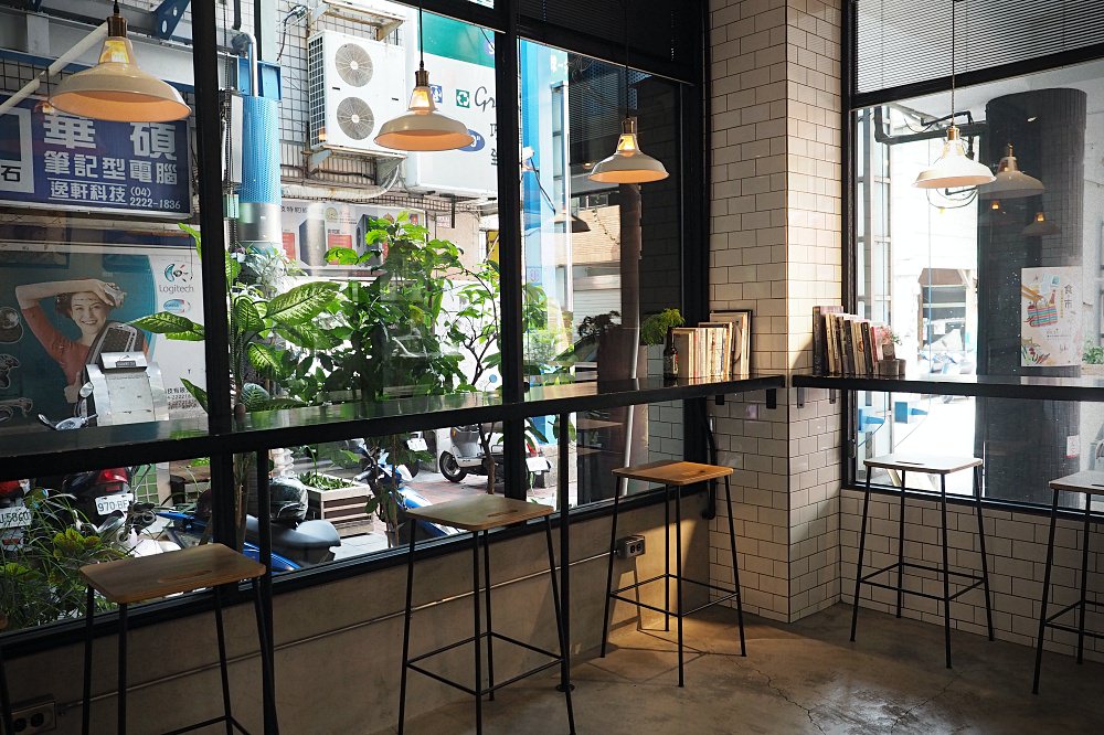 台中中區 | Fleet Street 艦隊街咖啡。晨型咖啡館/不限時插座空間/台中火車站周邊