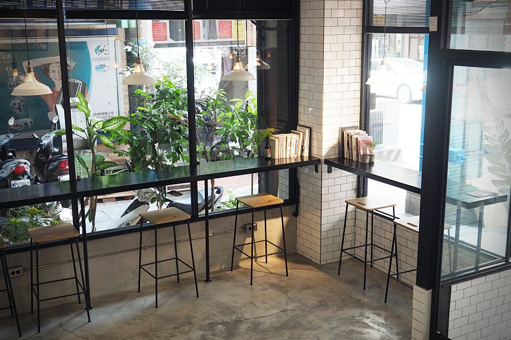 台中中區 | Fleet Street 艦隊街咖啡。晨型咖啡館/不限時插座空間/台中火車站周邊