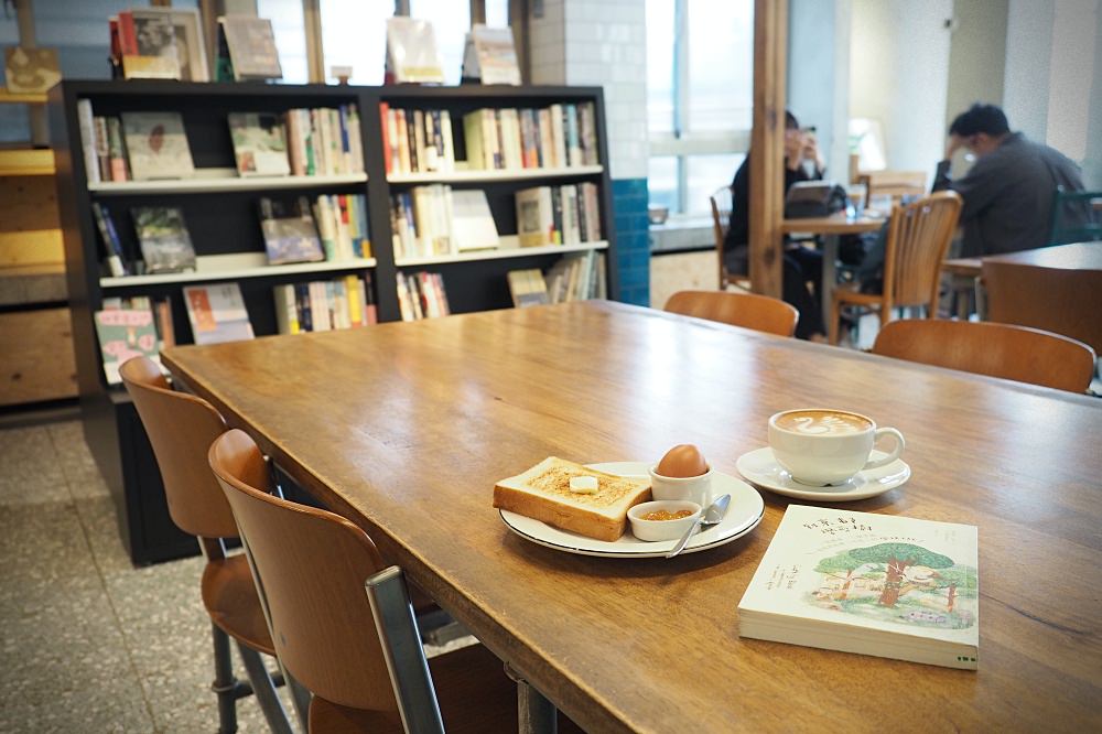 台中中區 | Fleet Street 艦隊街咖啡。晨型咖啡館/不限時插座空間/台中火車站周邊